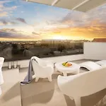 شقة Penthouse Blue Horizon- A Luxury Penthouse With Infinity Pool, Hot Tub, Sauna And Sea Views!