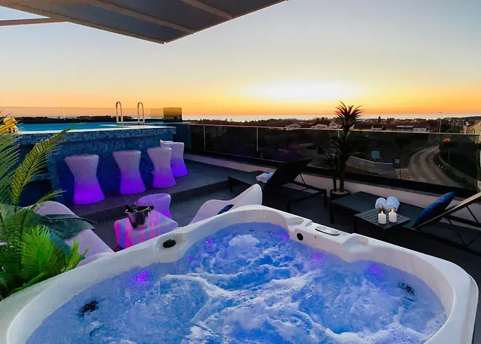 Apartmán Penthouse Blue Horizon- A Luxury Penthouse With Infinity Pool, Hot Tub, Sauna And Sea Views!