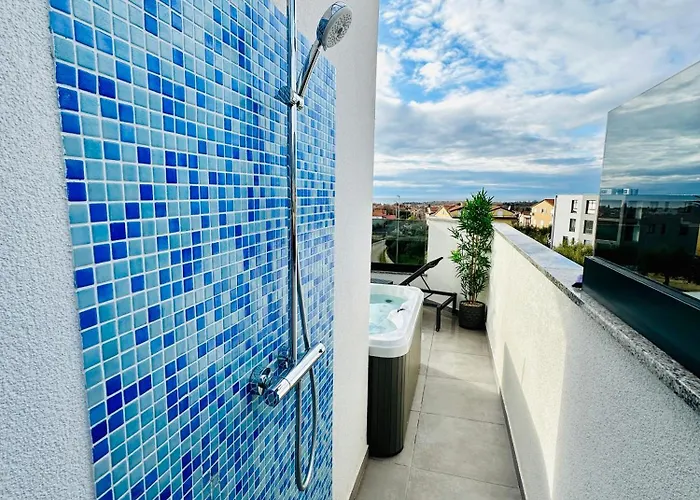 Penthouse Blue Horizon- A Luxury Penthouse With Infinity Pool, Hot Tub, Sauna And Sea Views! Poreč