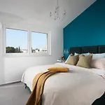 Apartment Penthouse Blue Horizon- A Luxury Penthouse With Infinity Pool, Hot Tub, Sauna And Sea Views! *