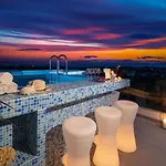 דירה Penthouse Blue Horizon- A Luxury Penthouse With Infinity Pool, Hot Tub, Sauna And Sea Views! *