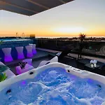 Apartment Penthouse Blue Horizon- A Luxury Penthouse With Infinity Pool, Hot Tub, Sauna And Sea Views!