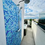 Penthouse Blue Horizon- A Luxury Penthouse With Infinity Pool, Hot Tub, Sauna And Sea Views! פורץ