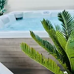 Penthouse Blue Horizon- A Luxury Penthouse With Infinity Pool, Hot Tub, Sauna And Sea Views! * פורץ