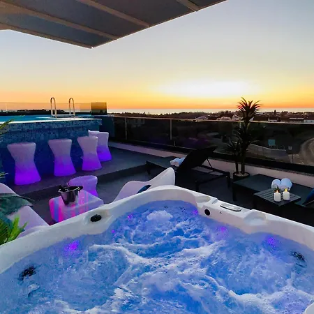 Apartment Penthouse Blue Horizon- A Luxury Penthouse With Infinity Pool, Hot Tub, Sauna And Sea Views!