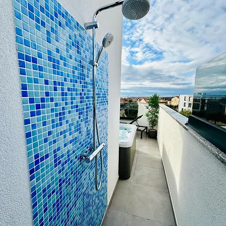 Penthouse Blue Horizon- A Luxury Penthouse With Infinity Pool, Hot Tub, Sauna And Sea Views! Porec