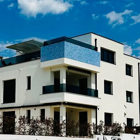 Apartament Penthouse Blue Horizon- A Luxury Penthouse With Infinity Pool, Hot Tub, Sauna And Sea Views!