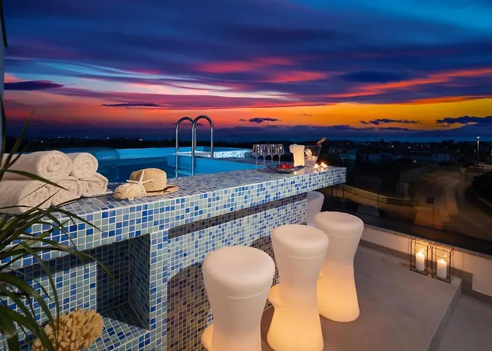 Daire Penthouse Blue Horizon- A Luxury Penthouse With Infinity Pool, Hot Tub, Sauna And Sea Views! *